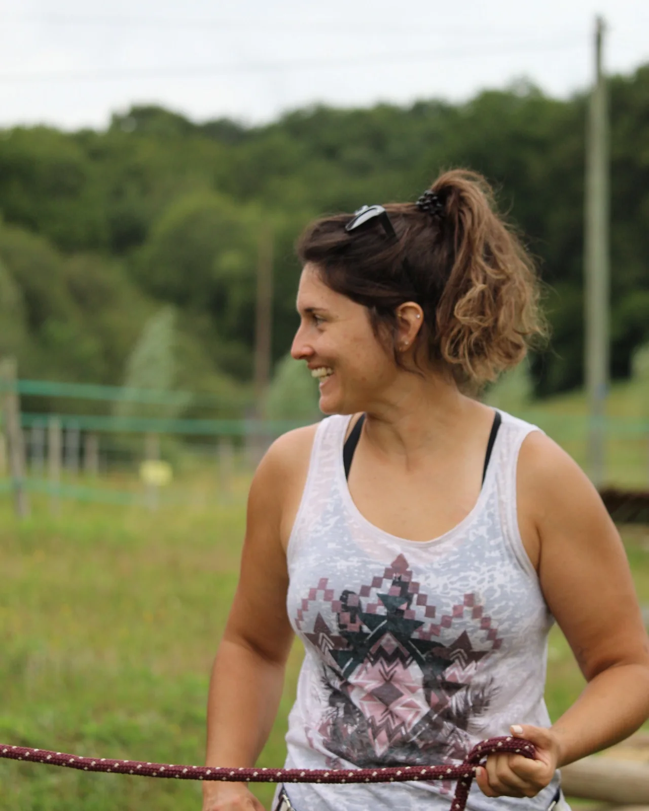 Portrait de Pauline, monitrice d’équitation installée à Sus
